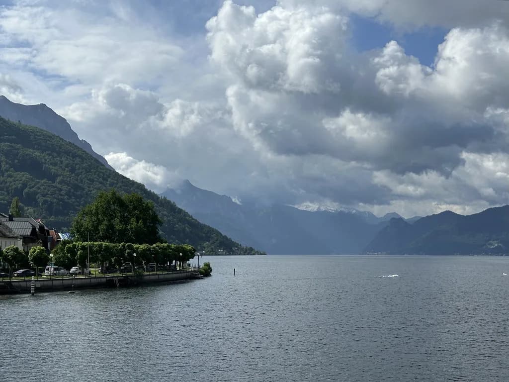 Esplanade Gmunden: A Visitor's Guide to the Traunsee Promenade