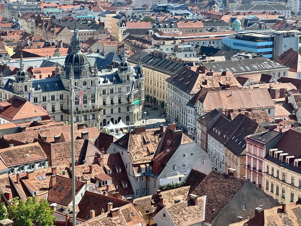 Graz Altstadt: A Walking Guide to the Old Town's Squares and Lanes