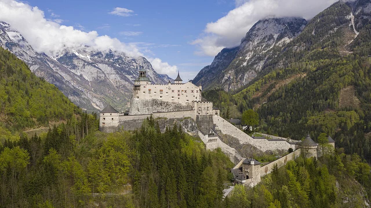 Hohenwerfen Castle: Fortress Tour, Falconry Show and Visit Basics