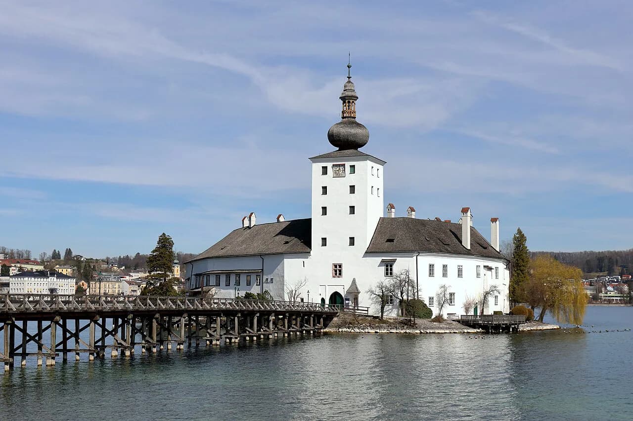 Gmunden sightseeing: how to plan the lakefront and old town