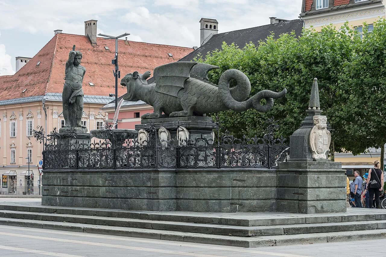 Klagenfurt sightseeing: plan the cathedral, canal and lakeside stops