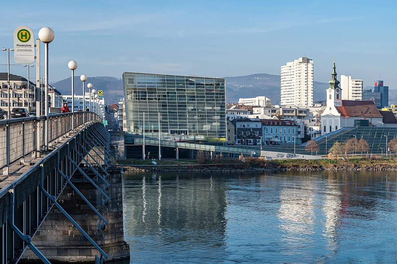 Linz attractions: plan your museum and riverbank stops