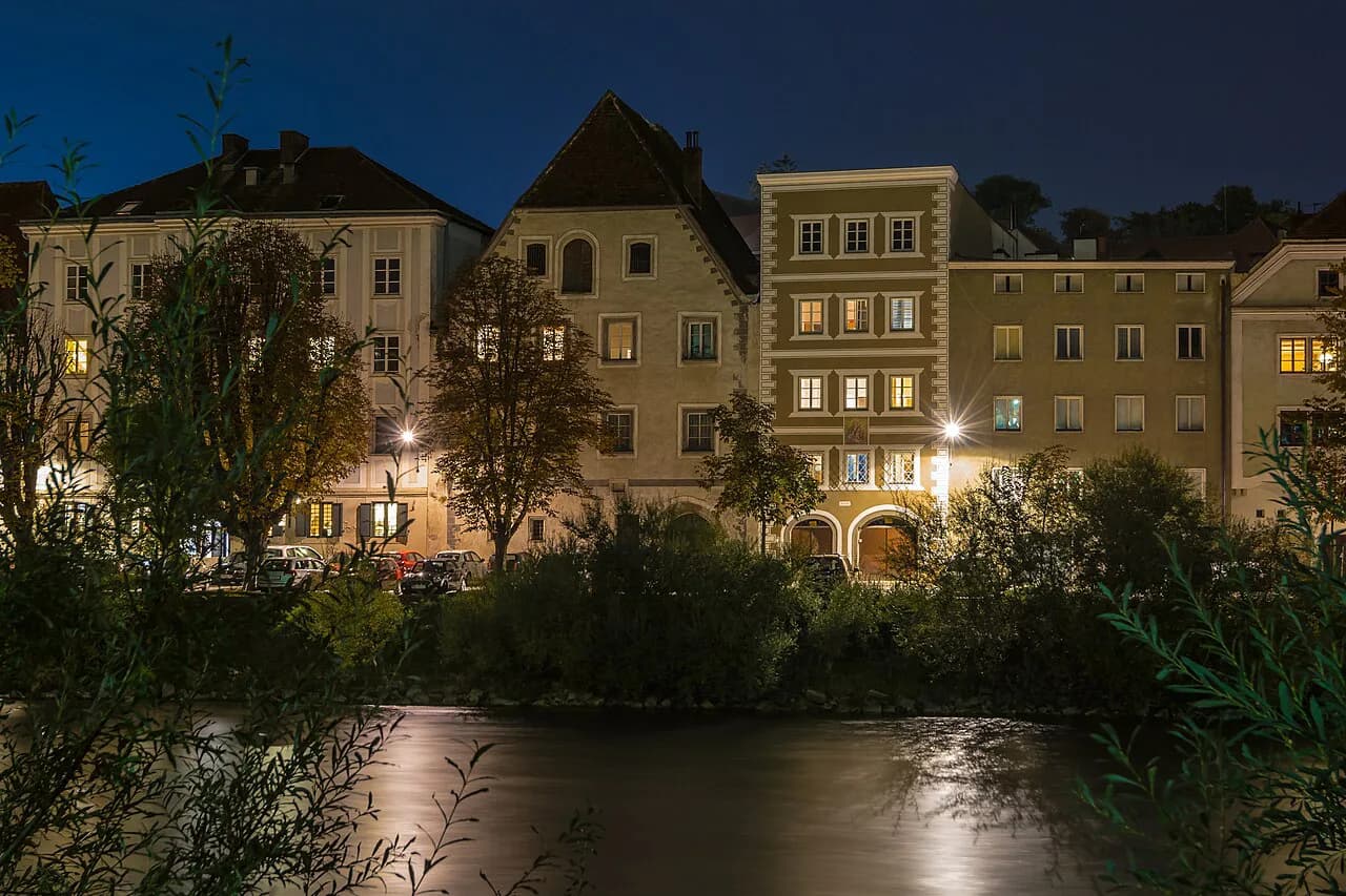 Steyr sightseeing: planning the old town and factory quarter