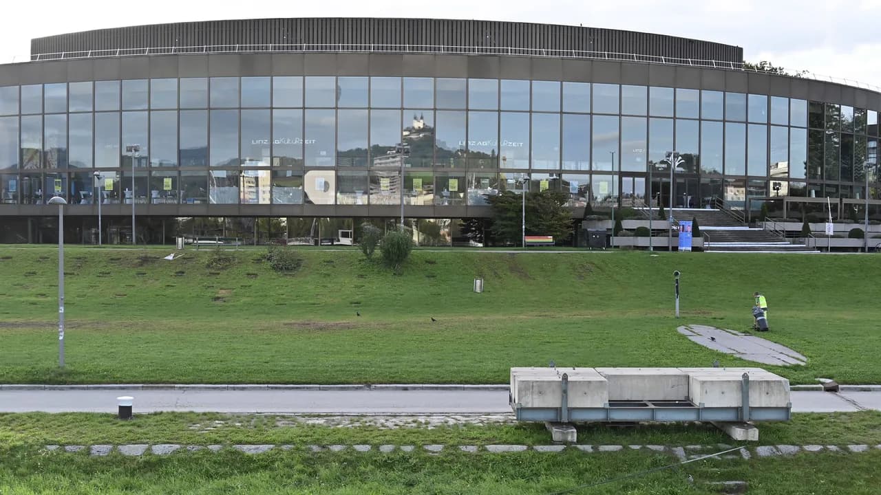 Linz Danube Cruise: River-Ship Port Stops and Boat Trips from the City