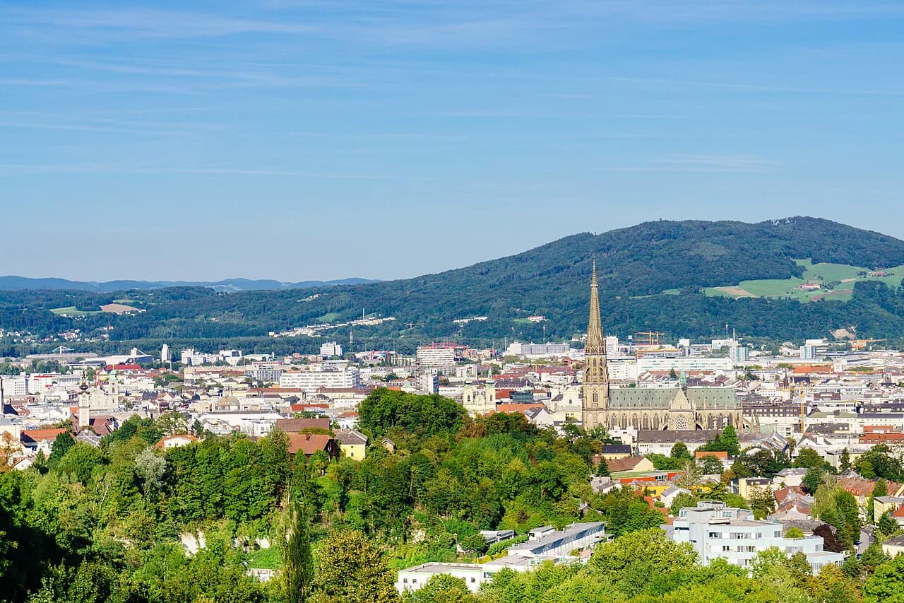 Linz Map for Visitors: Old Town, Hauptplatz and the Sights by Area