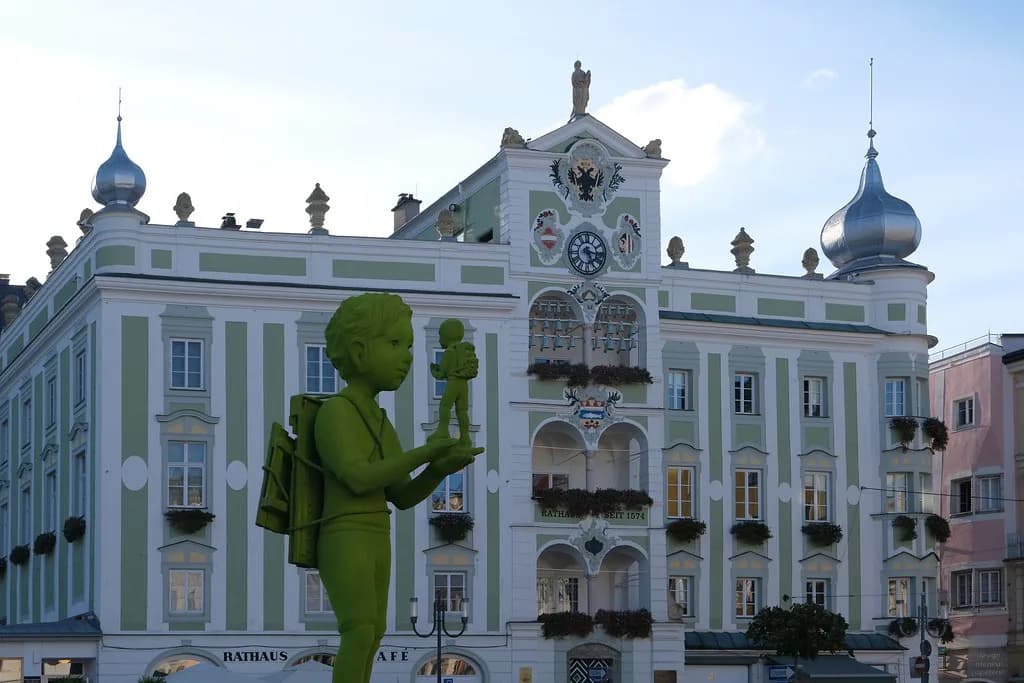 Rathaus Gmunden: Visiting the Town Hall on Rathausplatz