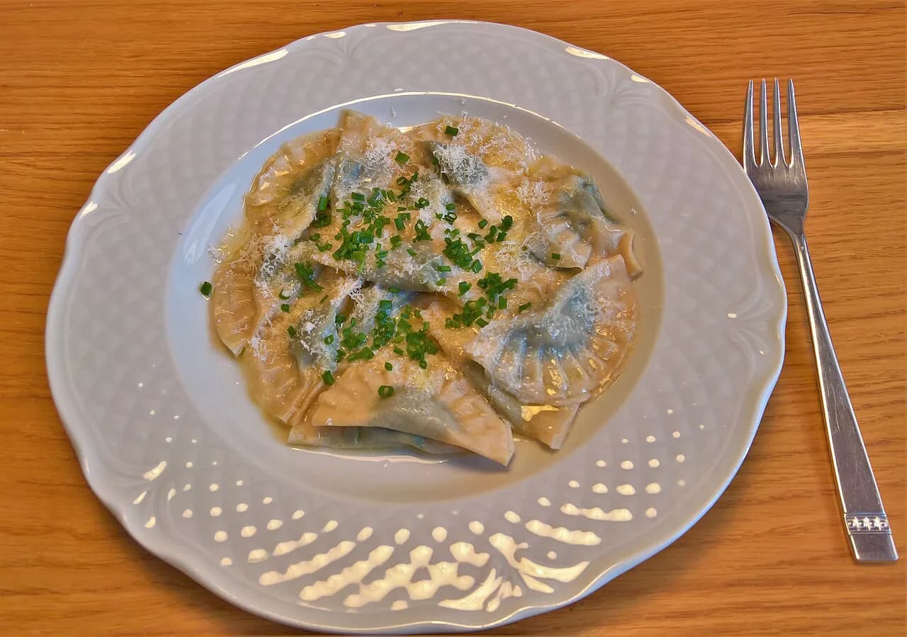 Schlutzkrapfen: Tyrol's Spinach and Curd Cheese Pasta Explained