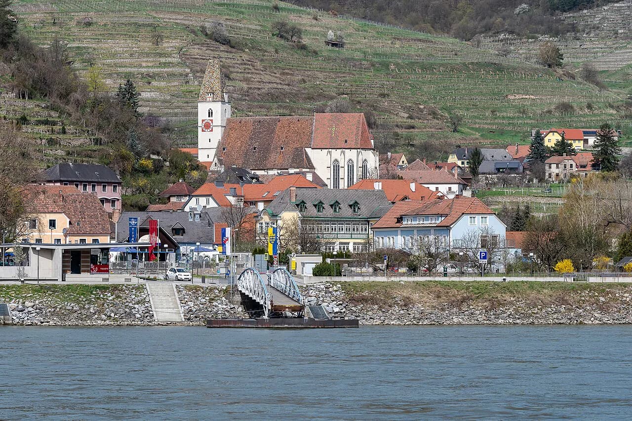 Spitz an der Donau: A Wachau Village Guide to the Thousand-Bucket Hill