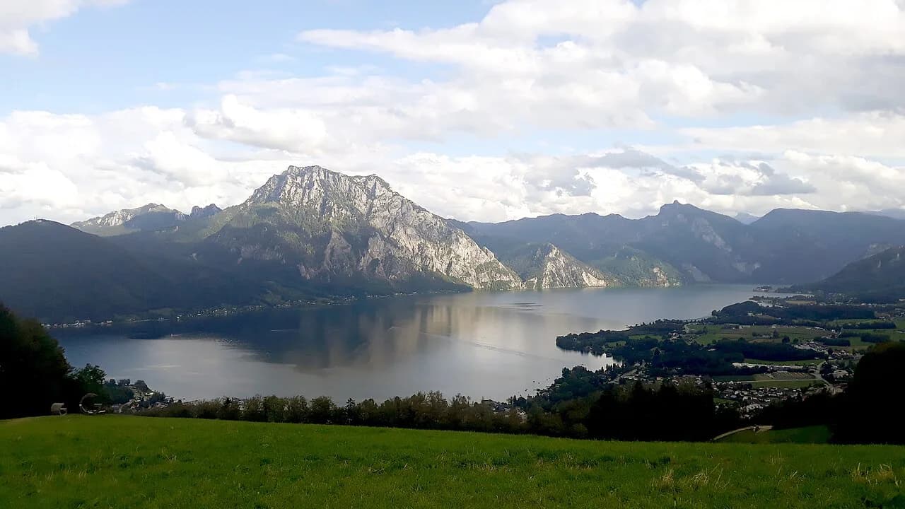 Traunsee, Austria: Lake Towns, Trains and the Traunstein