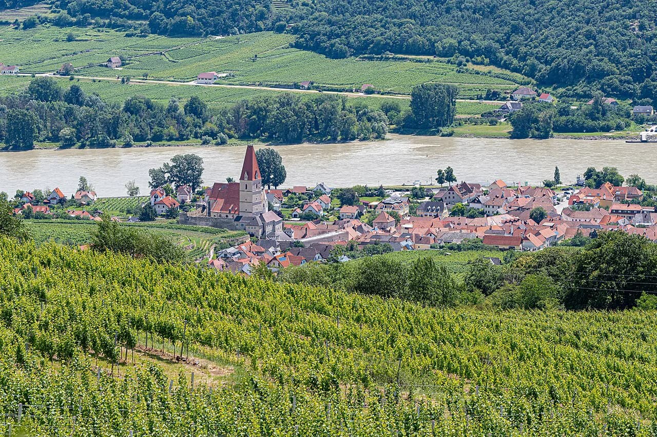 Weissenkirchen in der Wachau: Fortified Church, Square and Danube