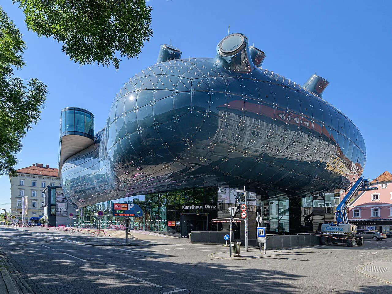 Kunsthaus Graz: Visiting Graz's 'Friendly Alien' Art Museum