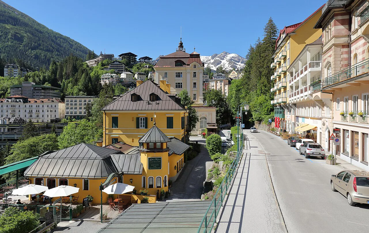 Kaiser-Franz-Josef-Straße leading towards the centre of Bad Gastein.