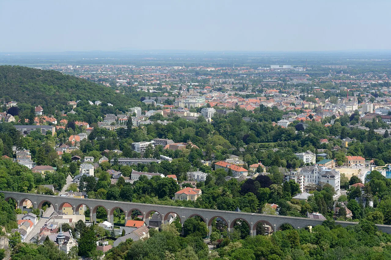 Panorama of Baden bei Wien with the aqueduct of the Vienna water main in front.