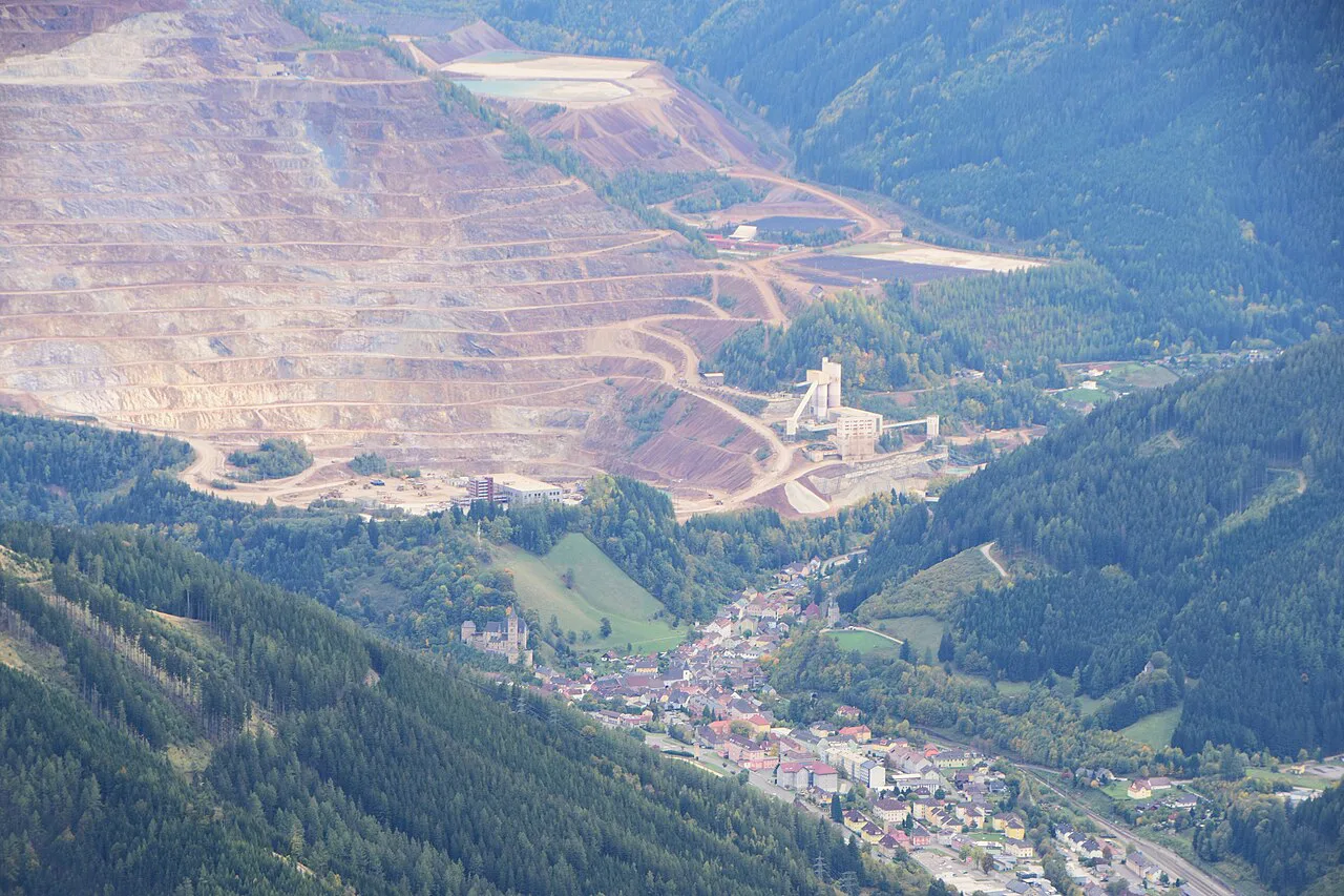Eisenerz and the terraced Erzberg iron-ore mountain seen from the Hochblaser.