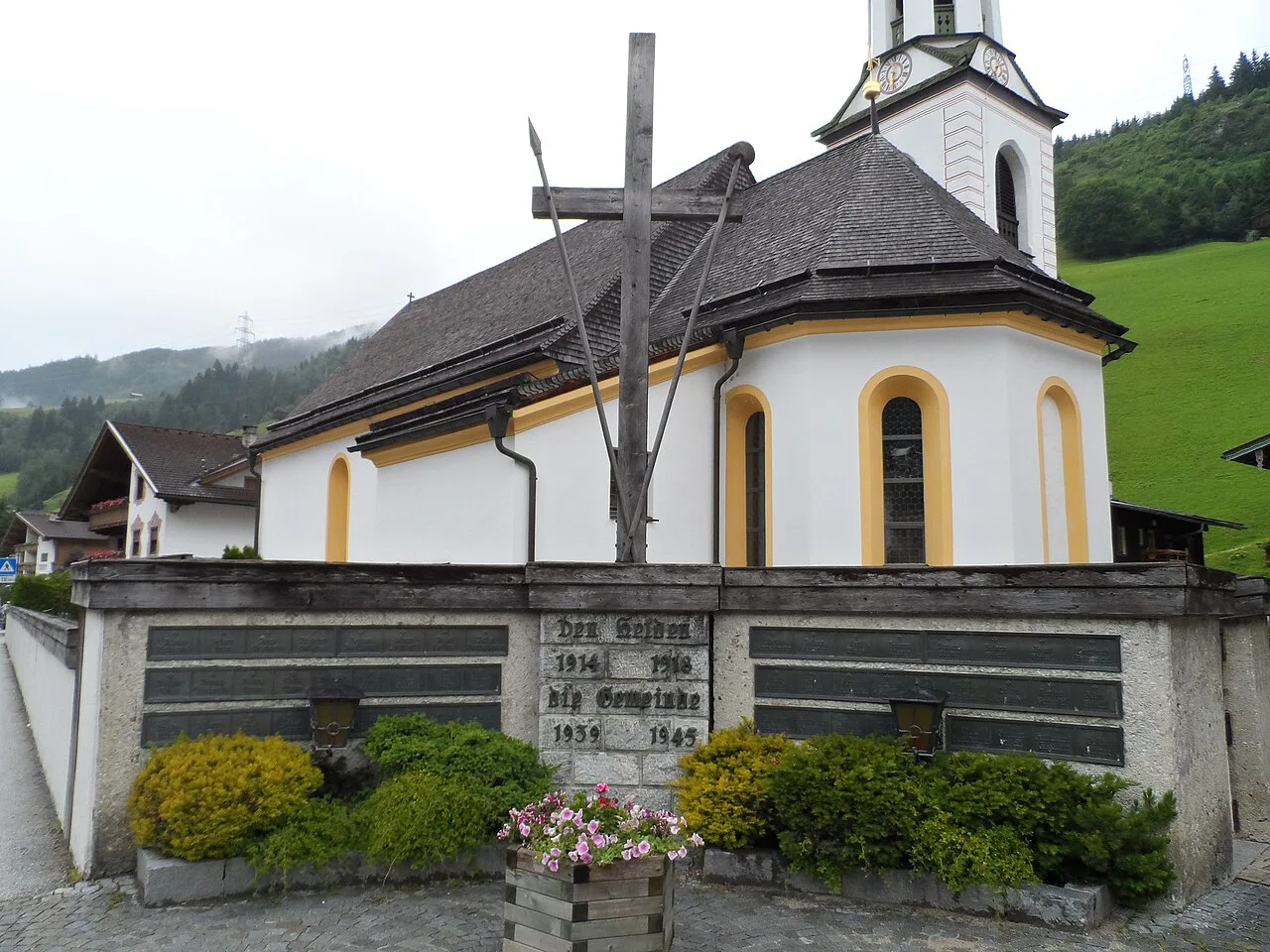 The war memorial beside the church in Gerlos.