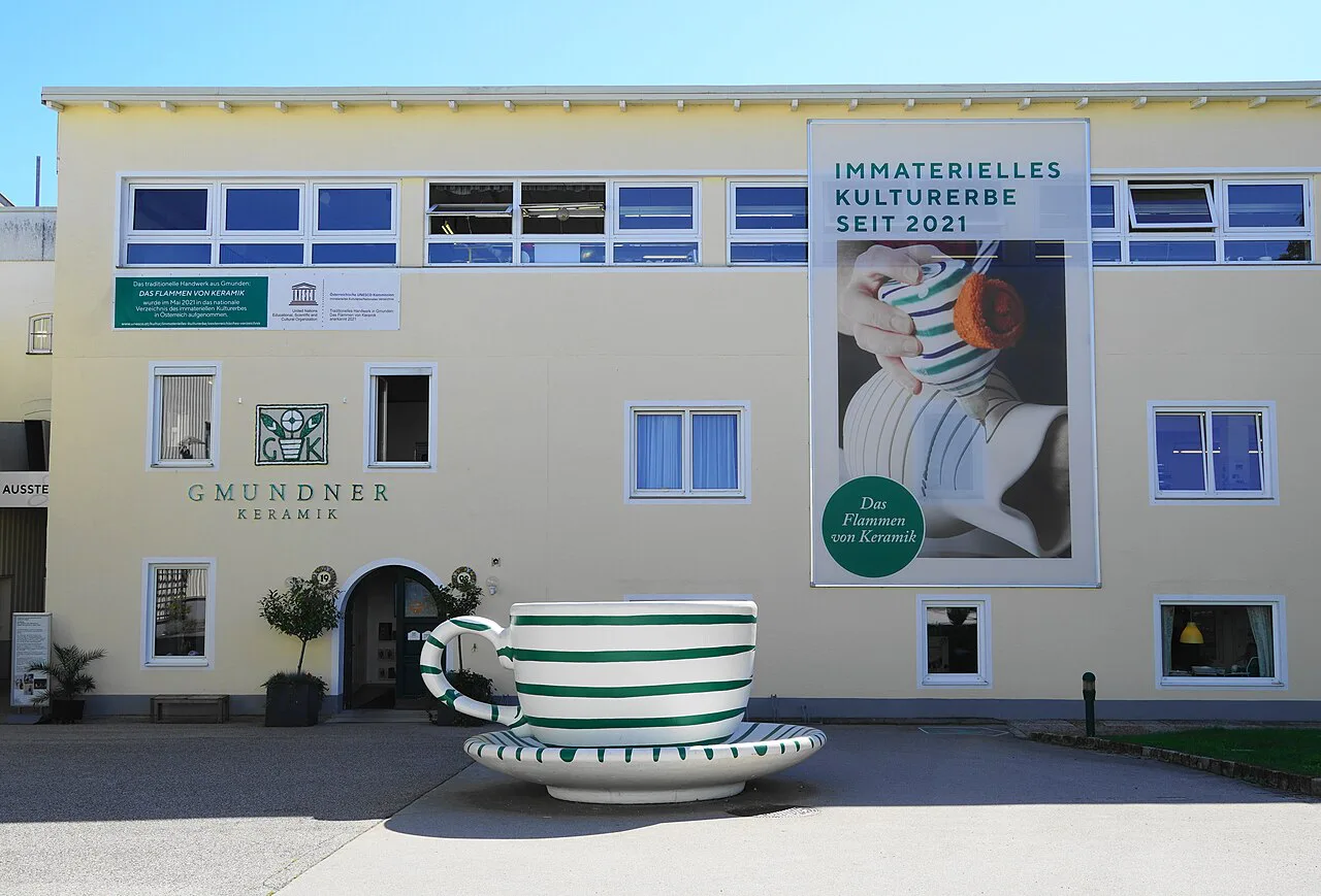 The entrance of the Gmundner Keramik manufactory with its giant green-striped cup.