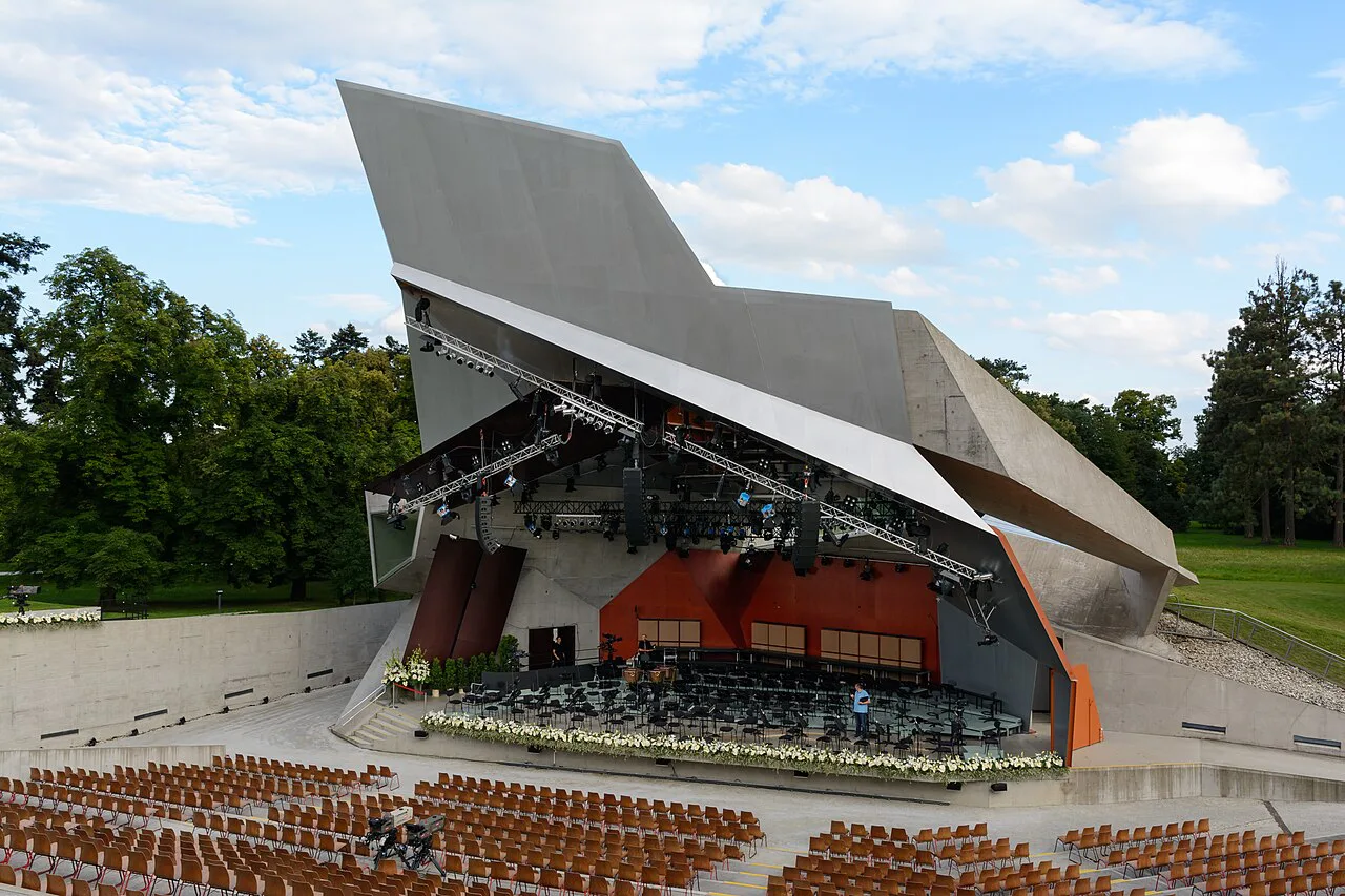 The Wolkenturm open-air stage in the park of Grafenegg Castle.