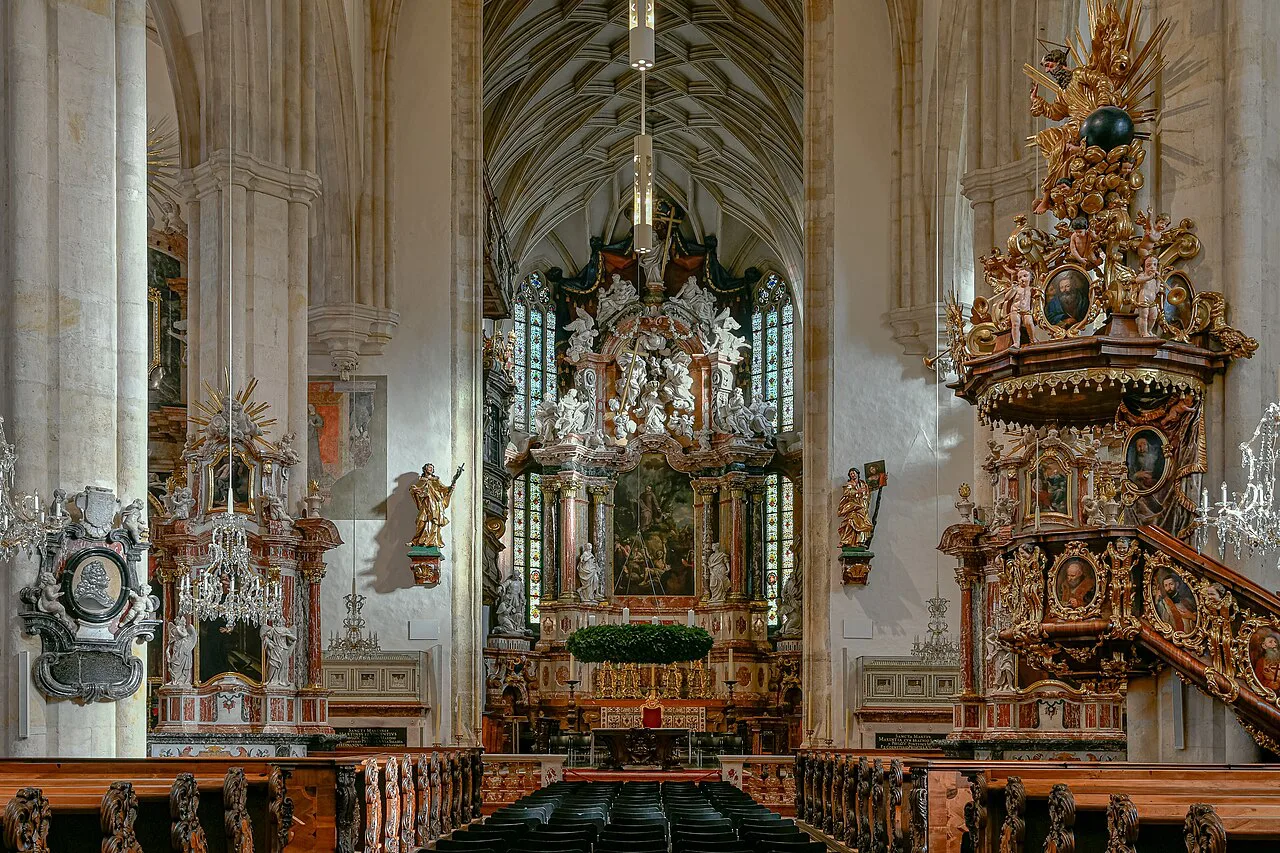 The nave and Baroque high altar of Graz Cathedral.