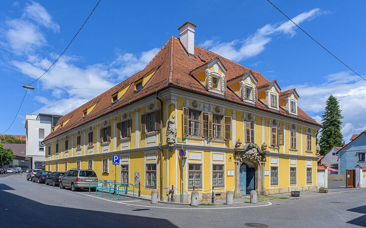 The former Blauer Stern inn on Sterngasse, a 17th-century building in Graz.