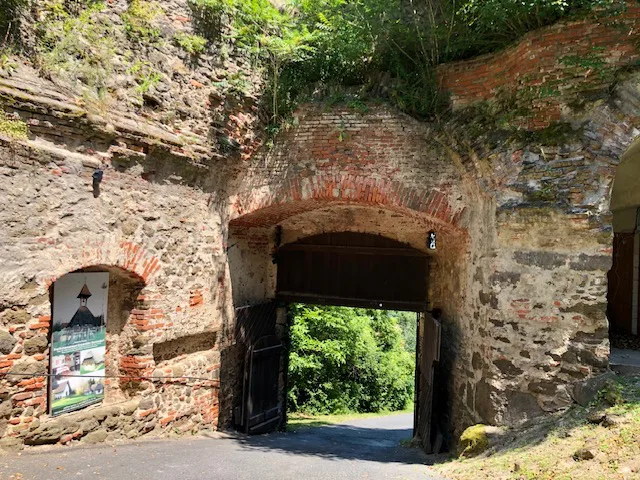 The stone Franzenstor gateway on the path up to Güssing Castle.