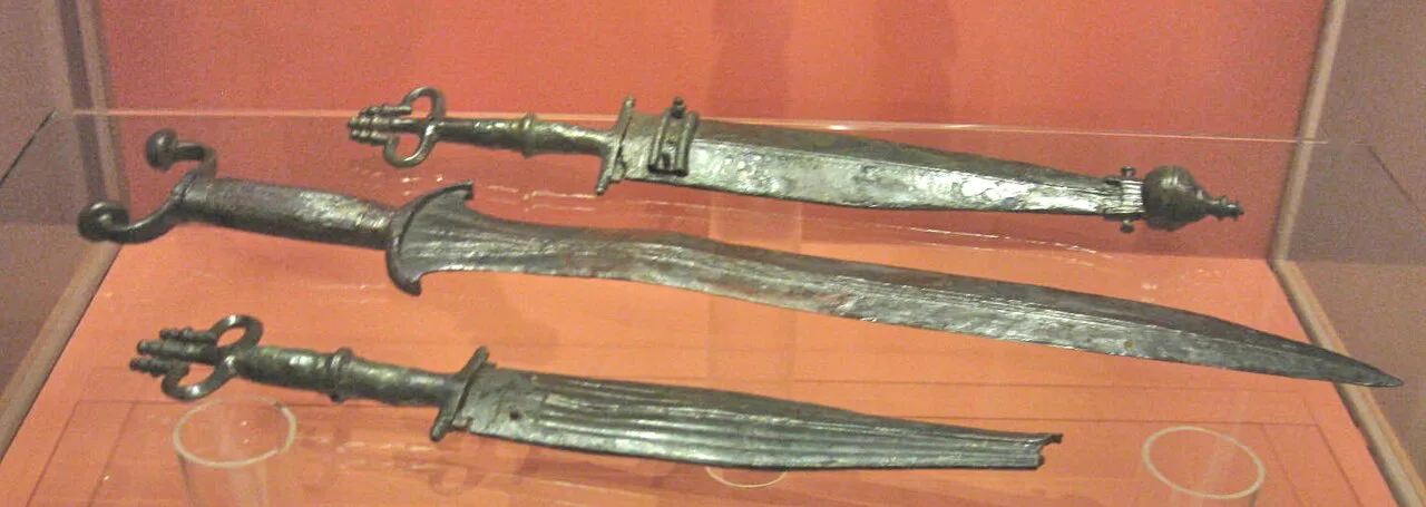 Hallstatt-period daggers and a short antenna sword displayed in the Hallstatt Museum.