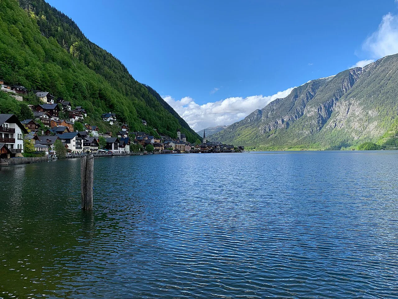 The Hallstätter See seen from Lahn, with houses of Hallstatt along the shore.