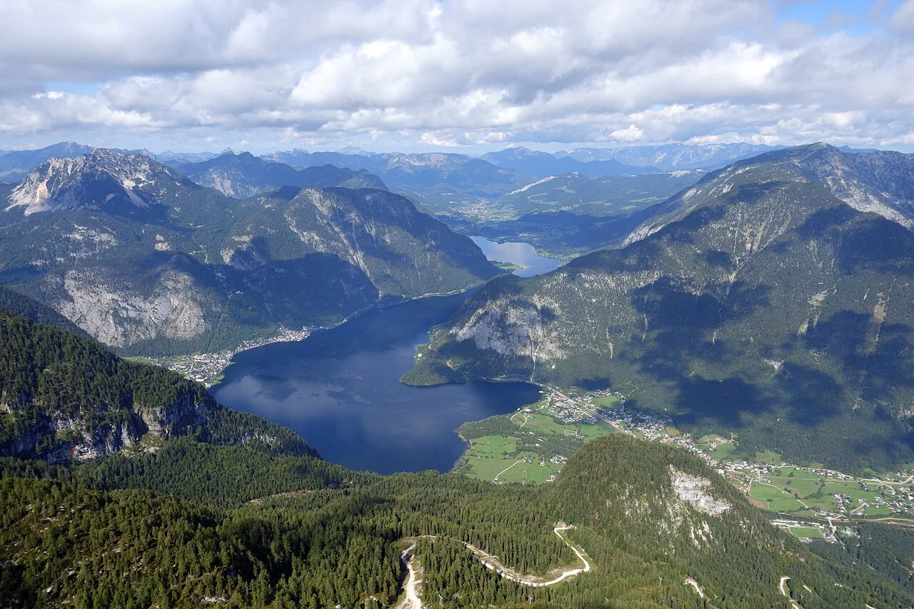 The Hallstätter See seen from the 5fingers viewing platform on the Krippenstein.