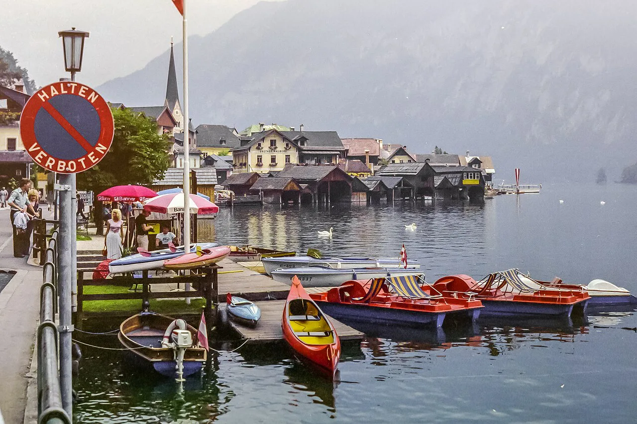 Rowing boats moored on the Hallstätter See at Hallstatt.