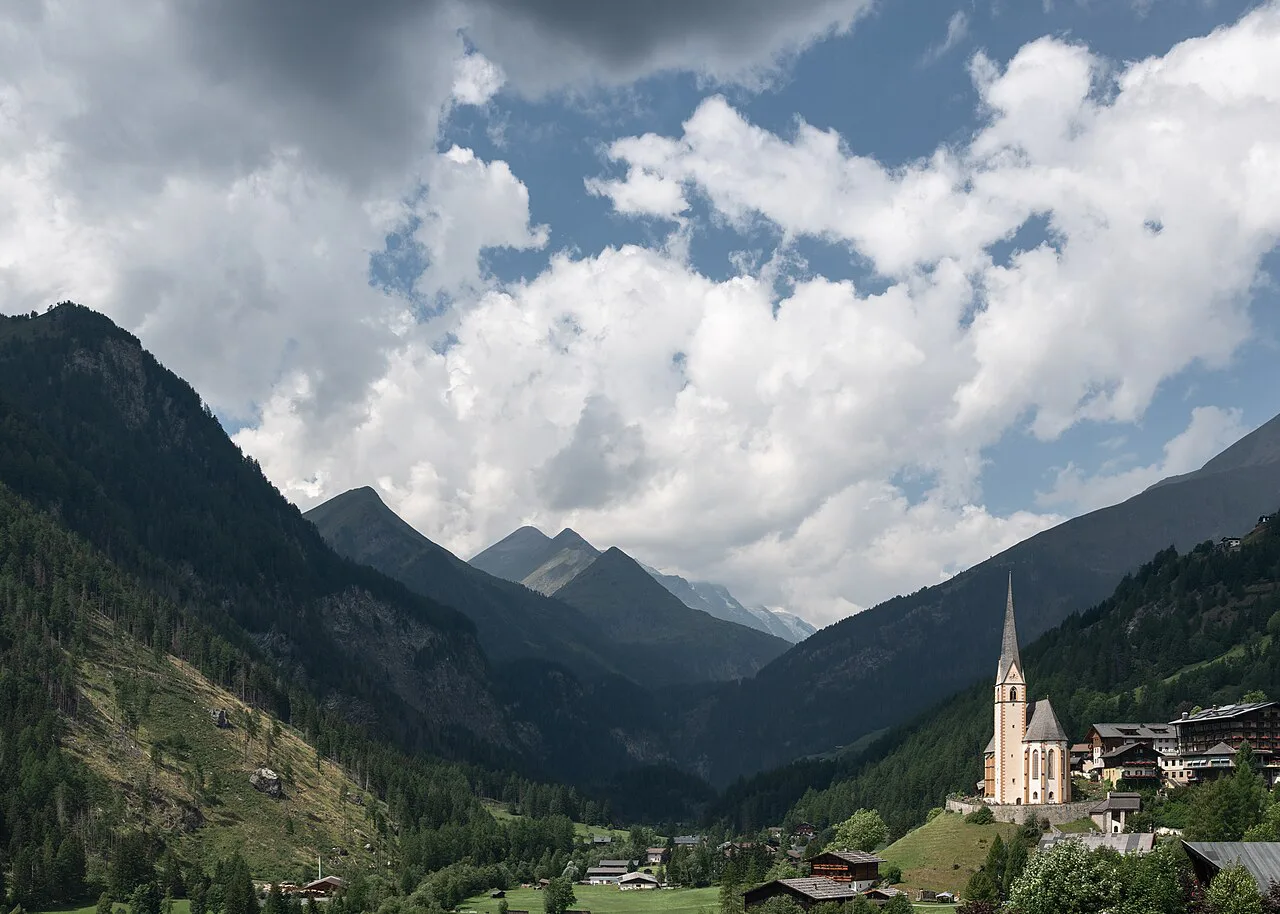 Heiligenblut and its parish church in the Möll valley.