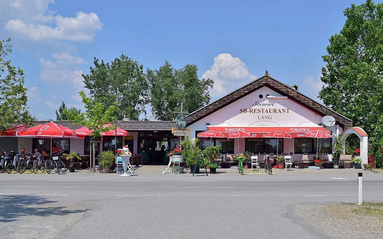 The Seewirt inn in Illmitz, home to the Seevogelmuseum.