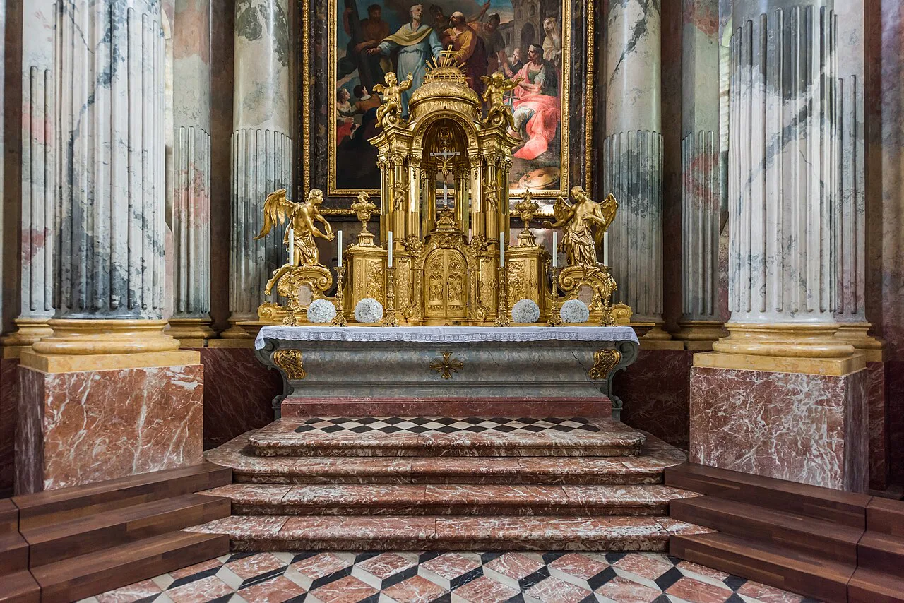 The gilded Baroque high altar in Klagenfurt Cathedral.
