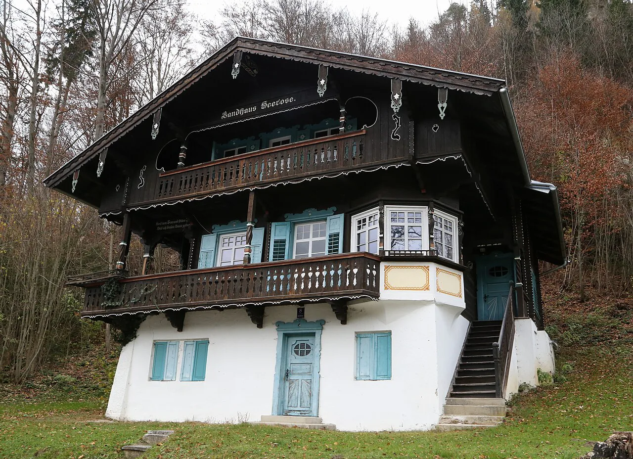Landhaus Seerose, a listed chalet-style house by the Hechtsee in Kufstein.