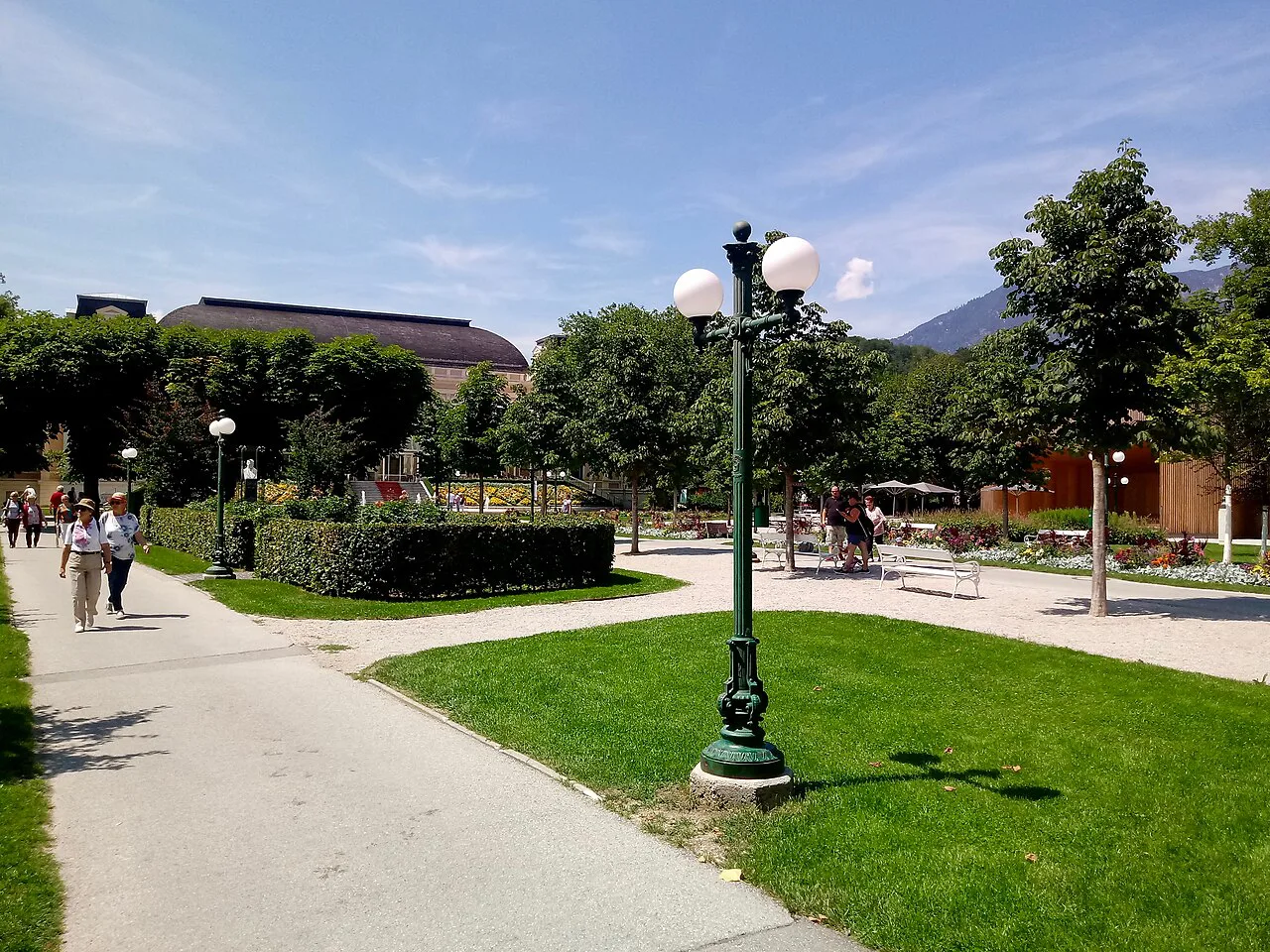 Paths, lawns and lamps in the Kurpark of Bad Ischl.