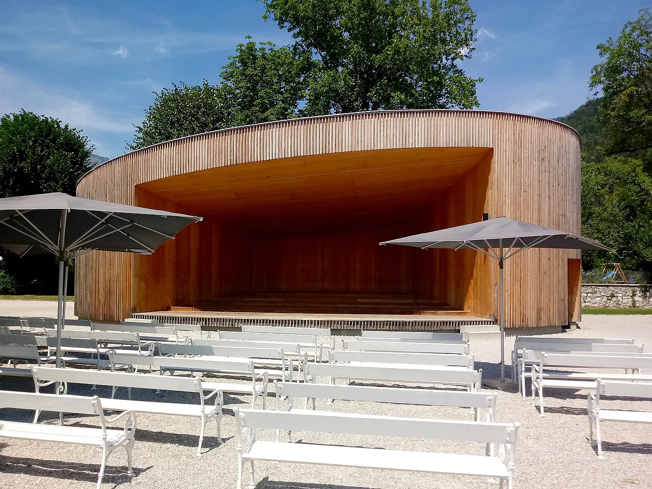 The open-air stage and benches in Bad Ischl's Kurpark.