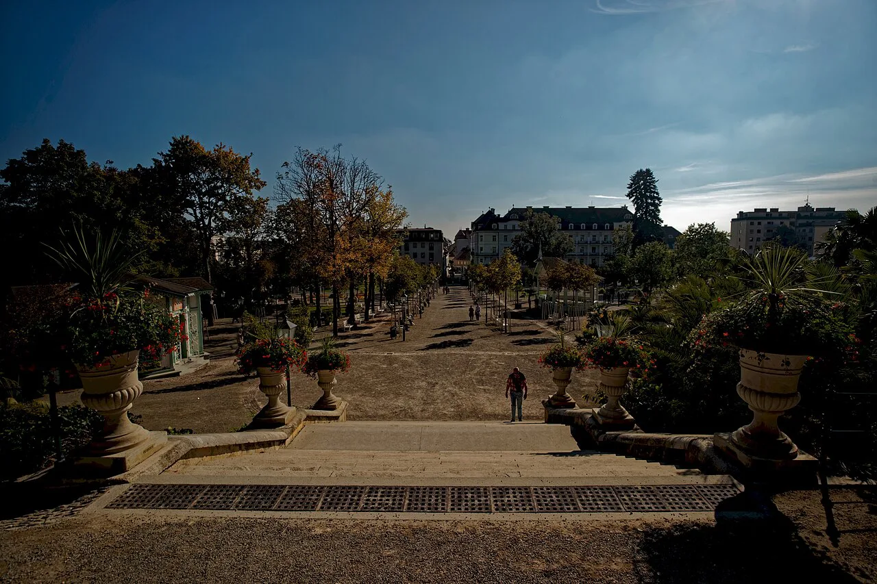 A tree-lined terrace and promenade in the Kurpark of Baden bei Wien.