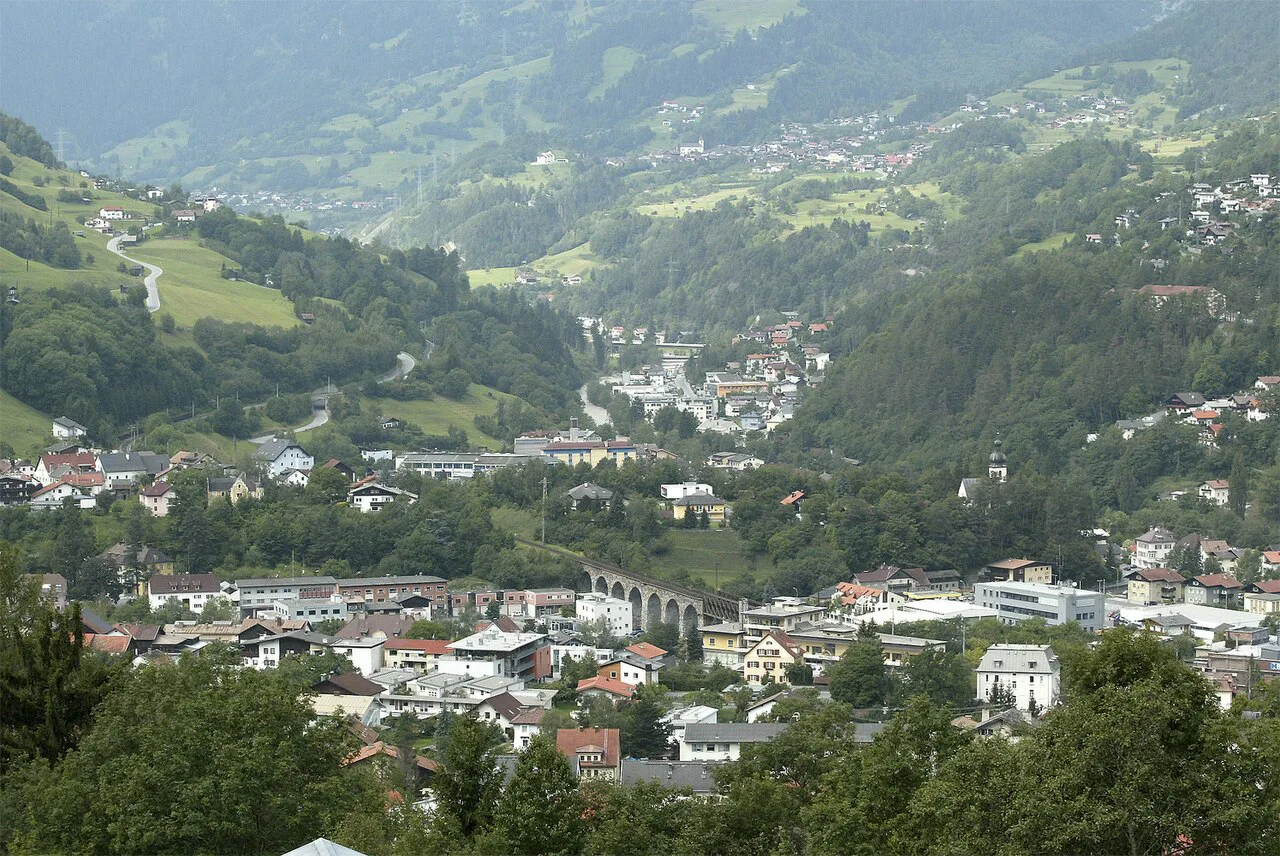 Landeck in the Inn valley, with the Arlberg railway bridge in the middle.