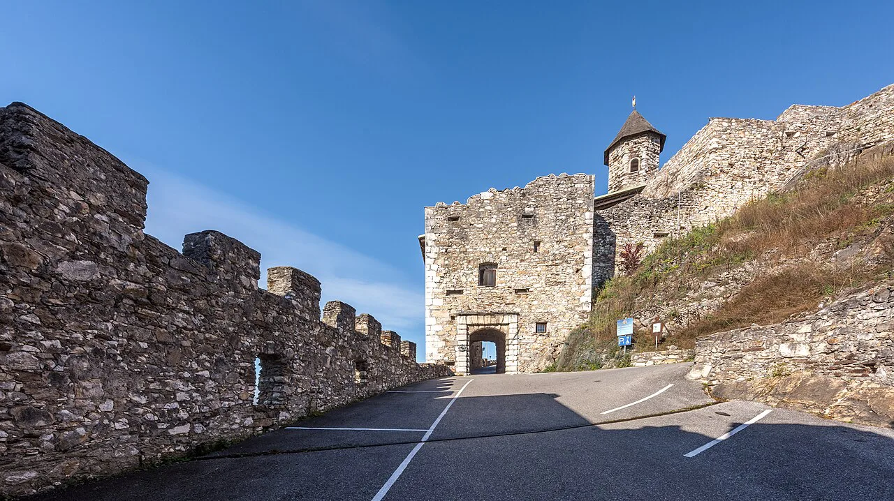 The gate tower and walls of the Landskron castle ruin.