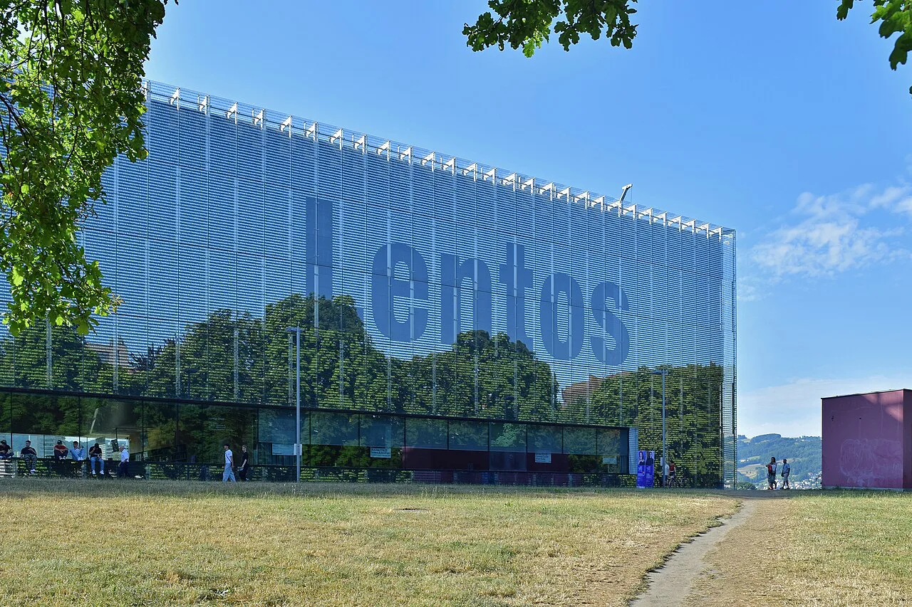The glass façade of the Lentos Kunstmuseum on the Danube bank in Linz.