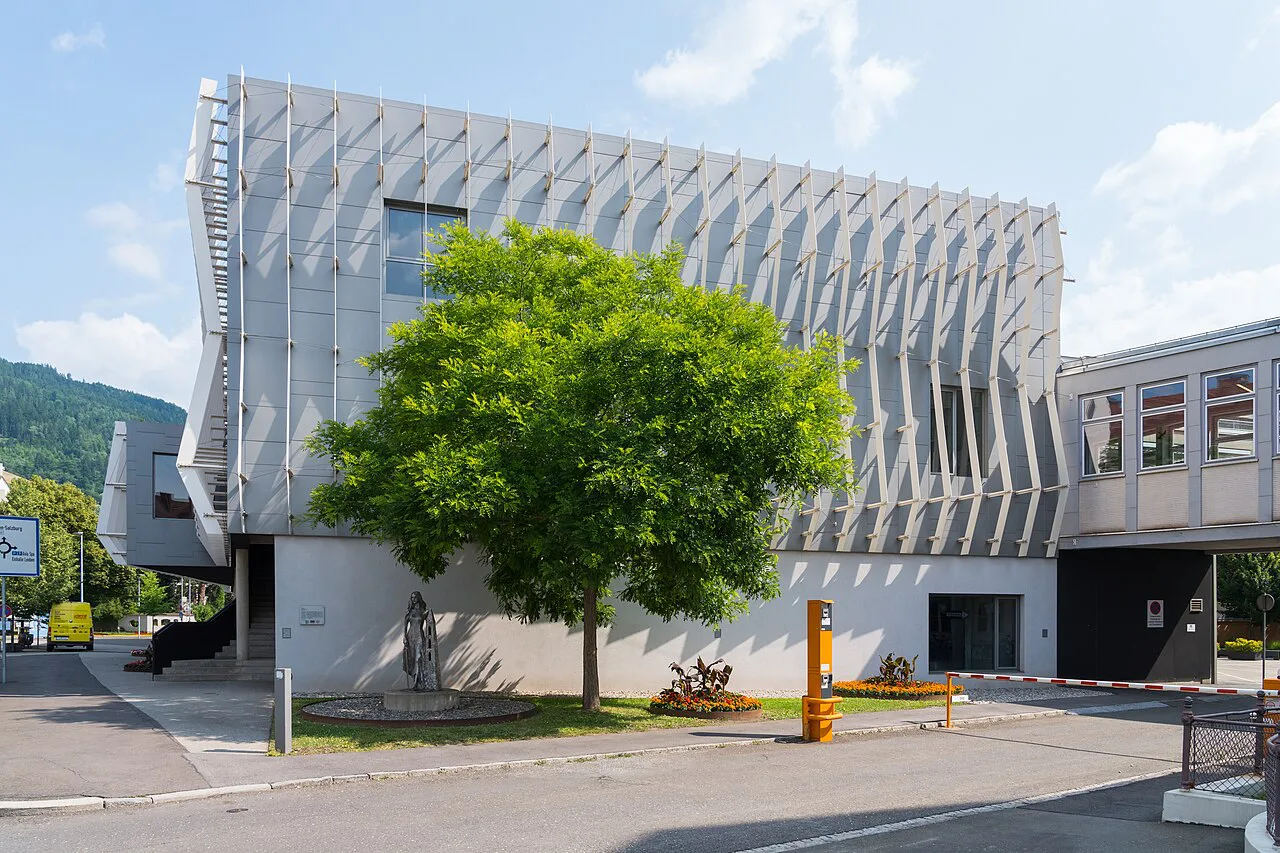 Lecture hall building of the Montanuniversität Leoben.