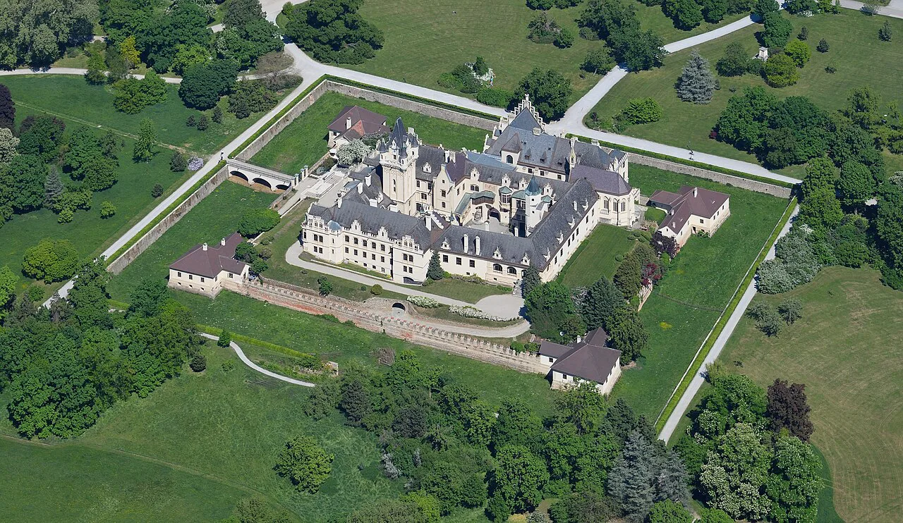 Aerial view of Grafenegg Castle from the south.