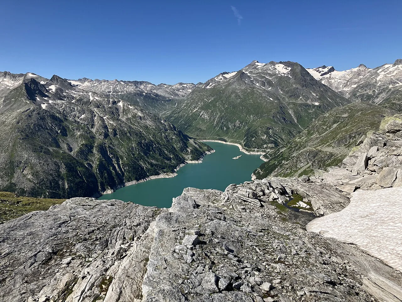 The Kölnbrein reservoir among high peaks, seen from the path to the Weinschnabel.