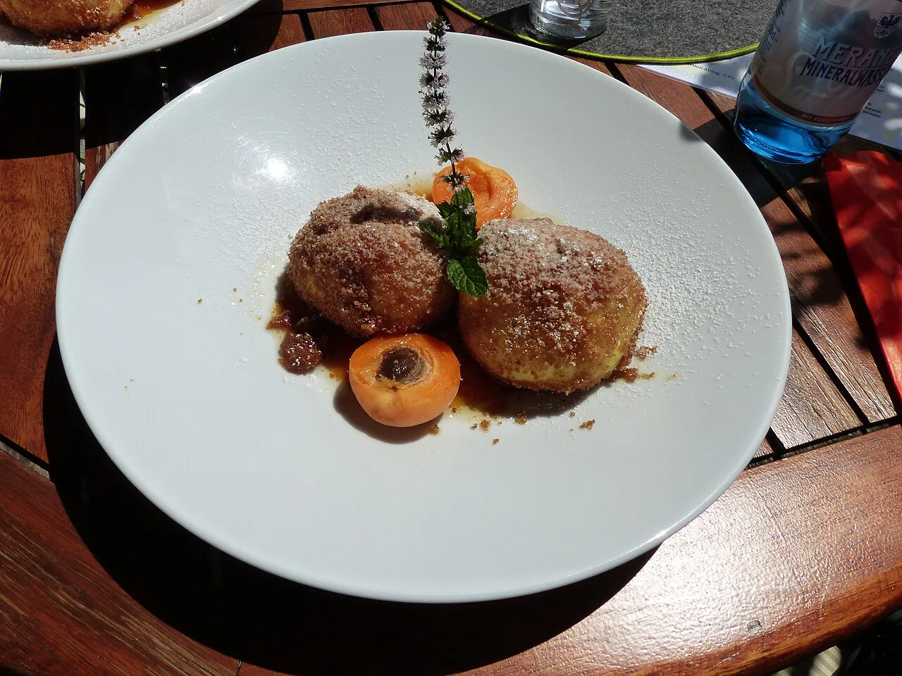 Marillenknödel served with apricot halves at Gasthaus zur Krone in Laas.