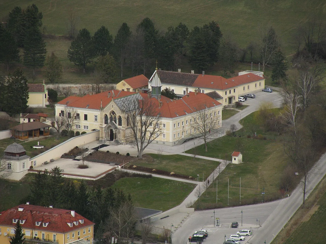 The Mayerling convent complex seen from the Bischofsmütze.