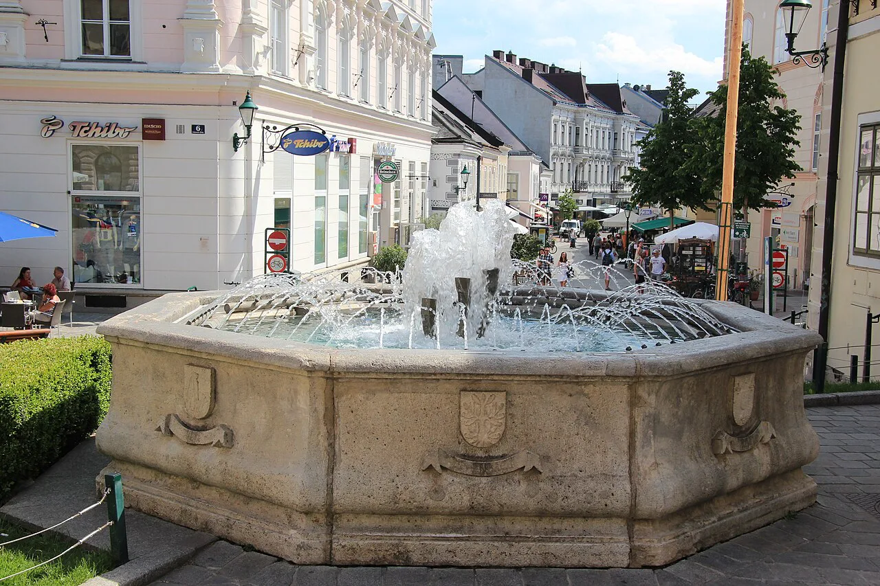 The market fountain in front of the Old Town Hall in Mödling.