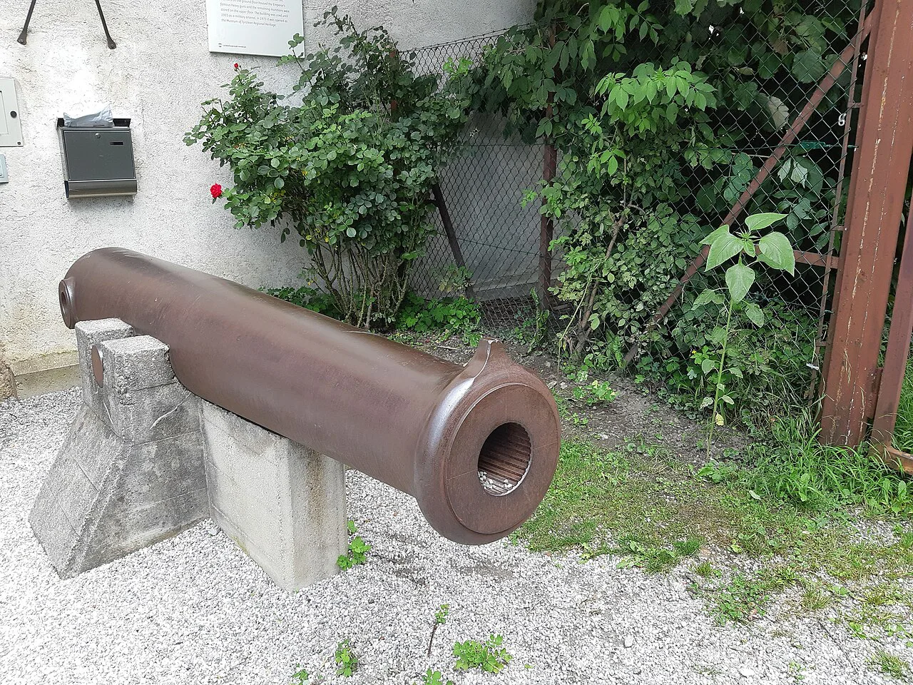 A cannon displayed outside the Museum im Zeughaus in Innsbruck.