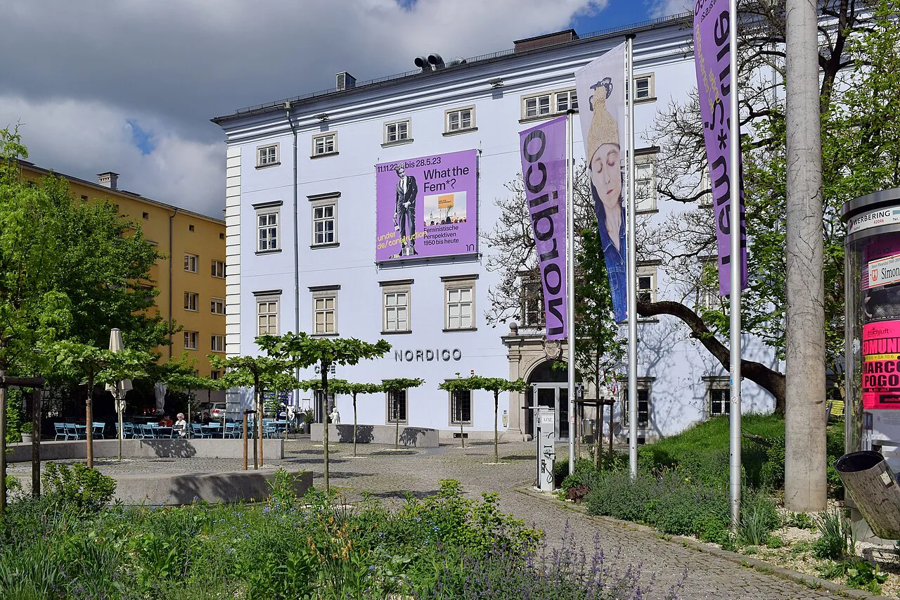 The Nordico City Museum in Linz and its forecourt.