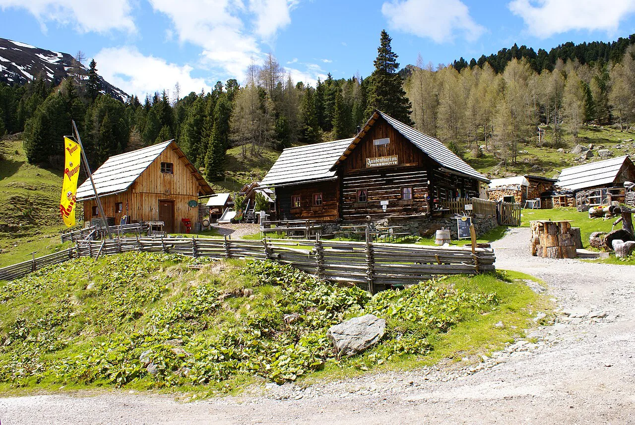 The Priesshütte mountain inn at about 1,700 metres beside the Nockalmstraße.