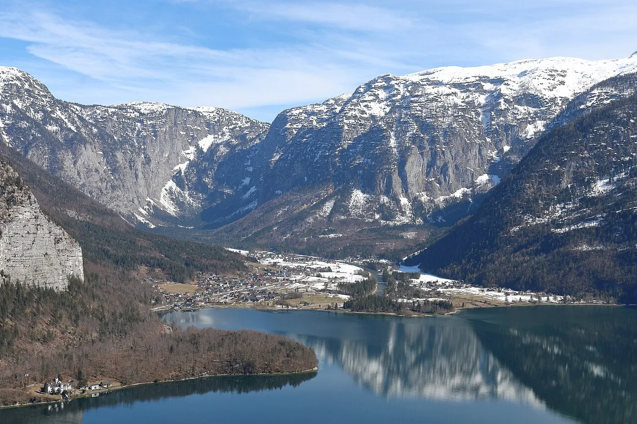 Obertraun on the Hallstätter See, seen from the Welterbeblick viewing platform.