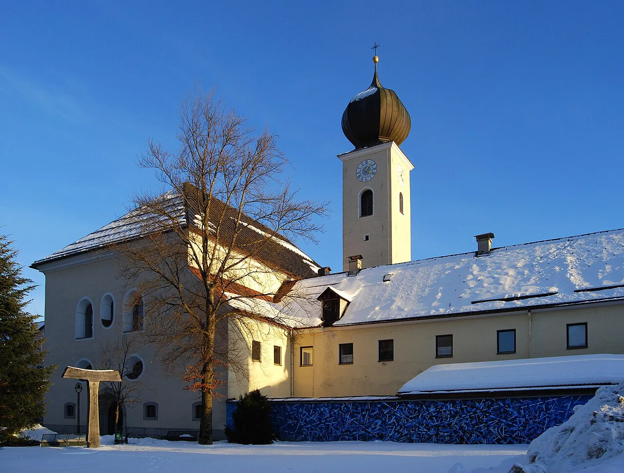 The church of St. Anna in Reutte under winter snow.