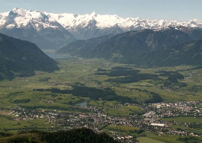 The Saalfelden basin seen from above, with mountains behind.